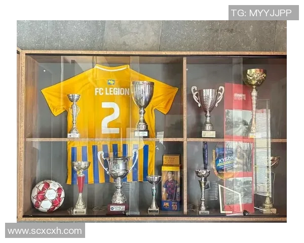 足球秋衣八号球星是谁 八号球衣背后的传奇与影响力解析